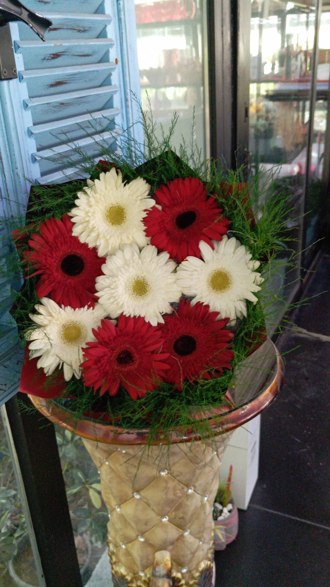 8-piece Gerbera Bouquet