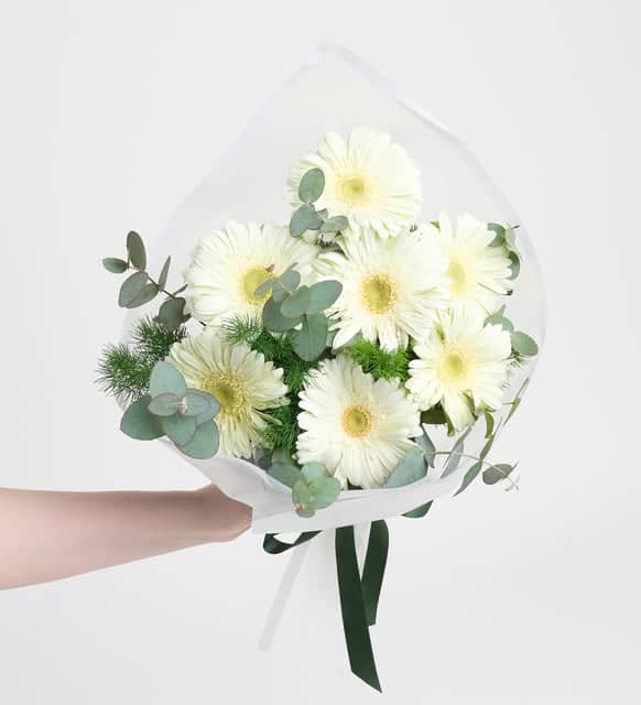 7-piece White Gerbera Bouquet