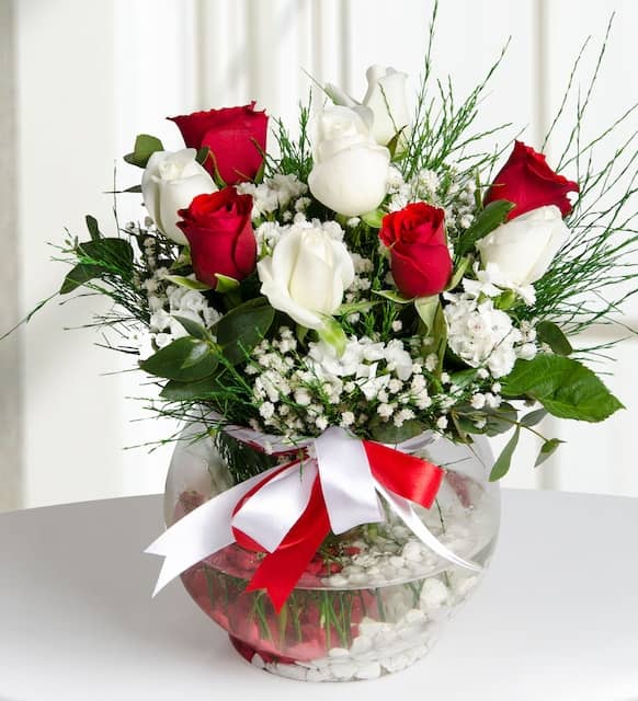 Four red and five white roses in a Paşabahçe aquarium vase. Four red and five white roses in a Paşabahçe aquarium vase.