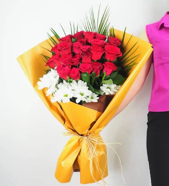 Bouquet of 29 Red Roses & White Daisies Bouquet of 29 Red Roses & White Daisies